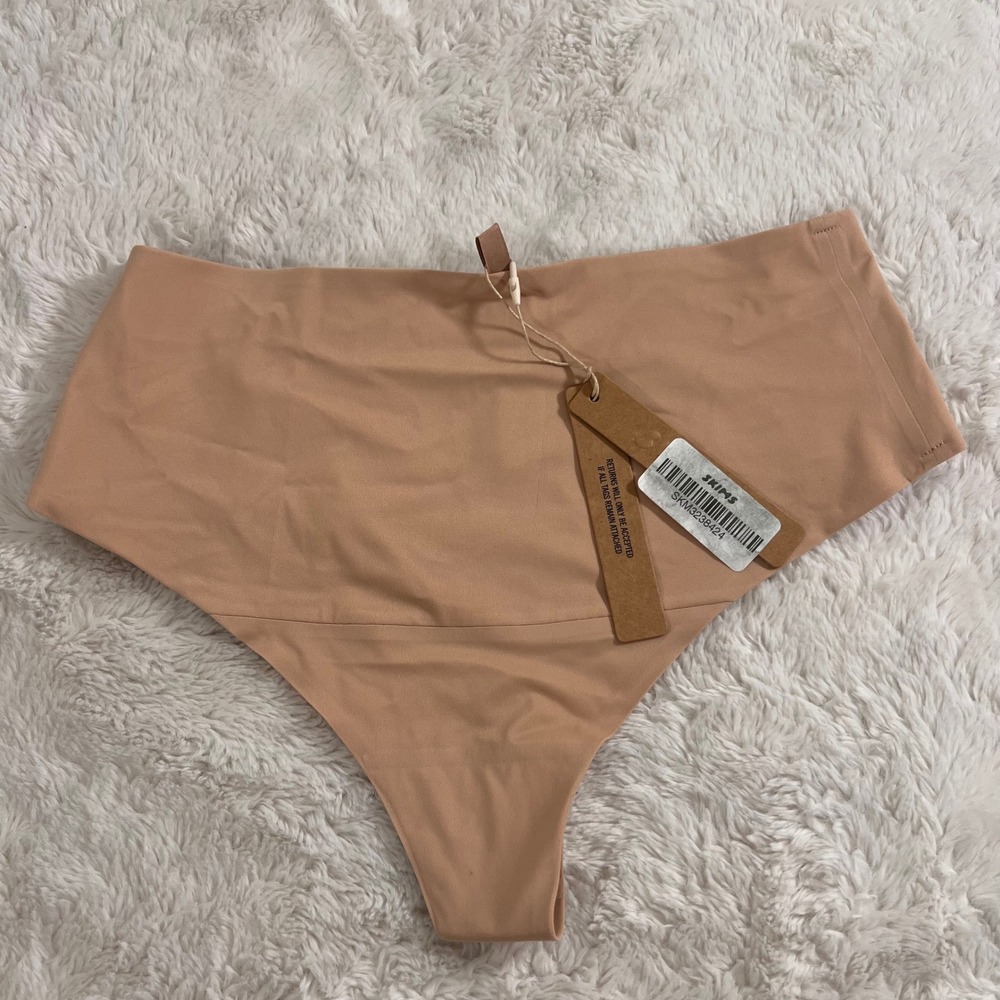 Skims Smoothing Intimates High Waisted Thong Clay PN-THG-9356 Small NEW Everyday